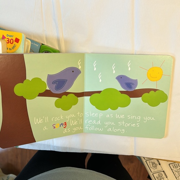 COPY - ⛱️2/$5⛱️Welcome Little One , board book , inside cover script, overa… - Picture 11 of 15
